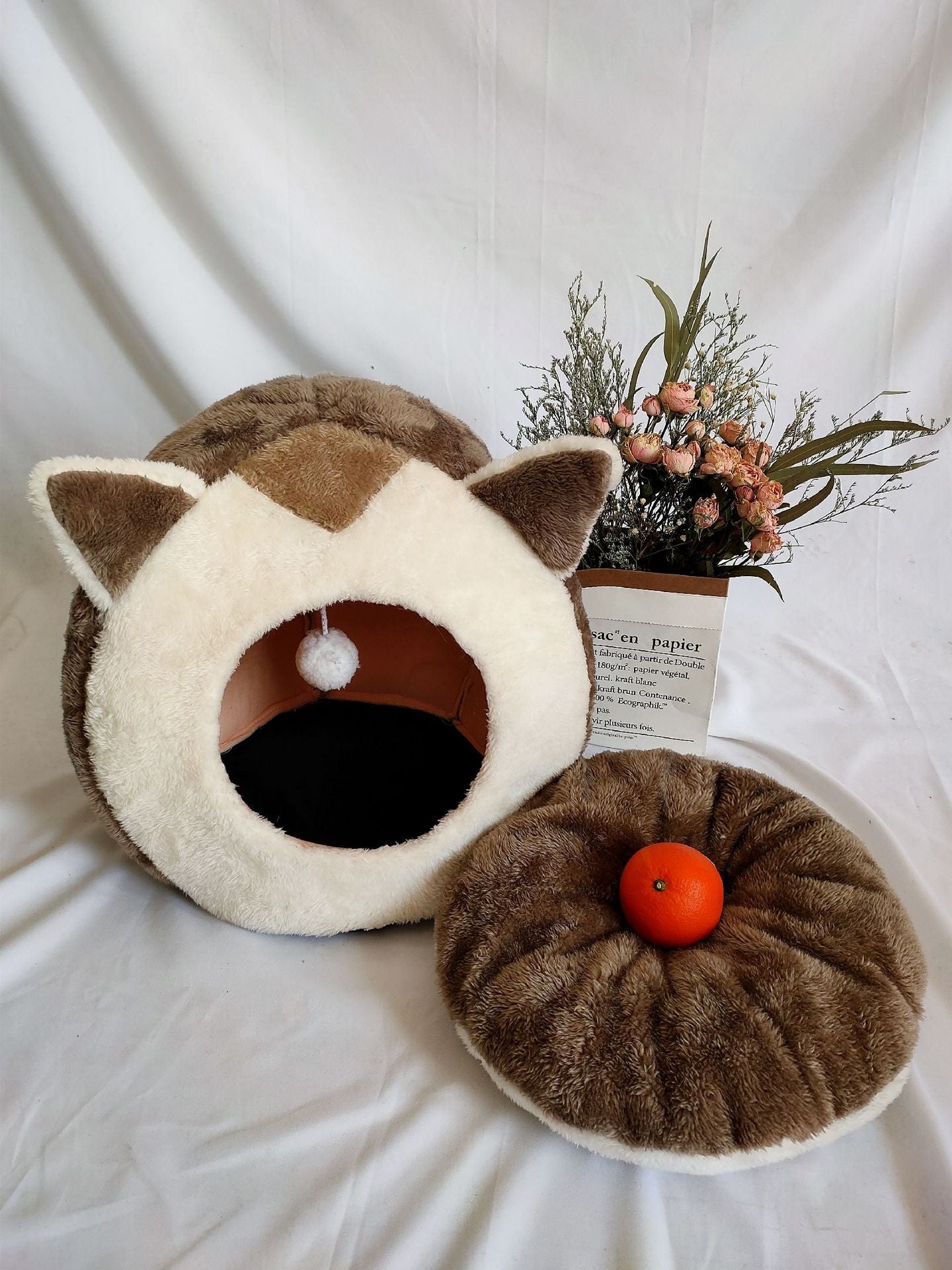 Winter Plush Cat House — product details